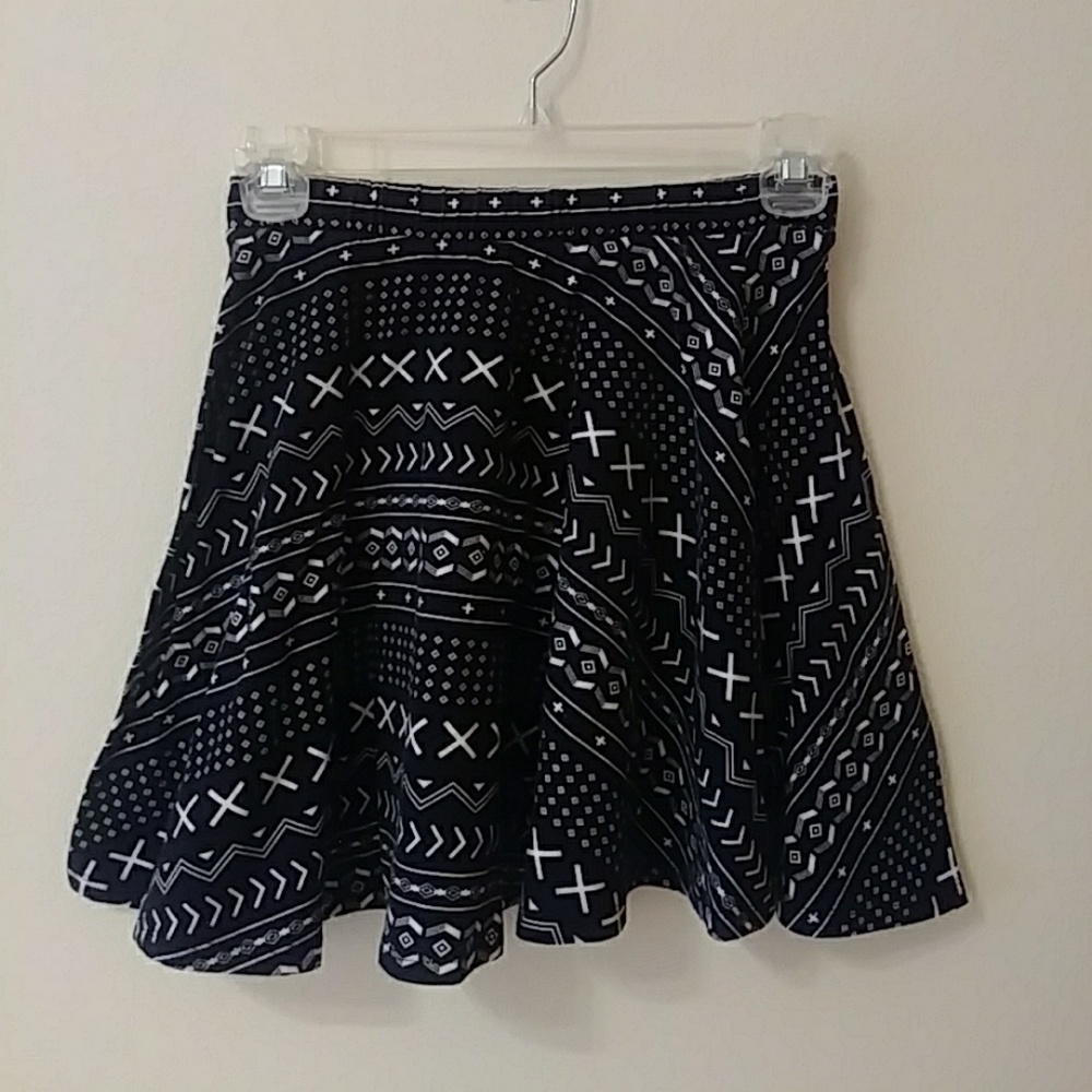 BLACK AND WHITE SKATER SKIRT